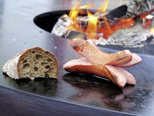 Feuerring- Servelat und Brot grillieren