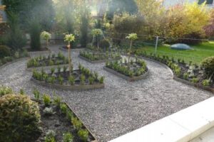 10-10-1024-03 Gartengestaltung mit Beeteinfassungen