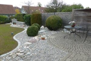 10-10-1032-012 Gartengestaltung mit Steinarchitektur