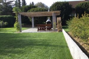 10-10-1034-01 Garten mit Sitzplatz Tessiner Pergola