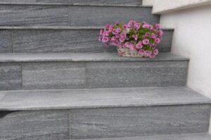 30-40-2000-03 Natursteintreppe