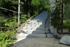 30-42-2000-011 Treppe mit Metall